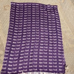 PASHMINA SCARF NEW YORK LOGO PRINT PURPLE COLOR